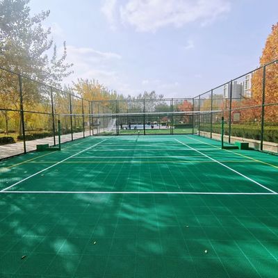 Bon prix Pp en plastique imperméables couvre de tuiles des sports parquetant pour la cour de badminton en ligne