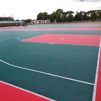 Bon prix 15 mm d'épaisseur carreaux de PP plancher de sport assemblage facile et performances durables en ligne