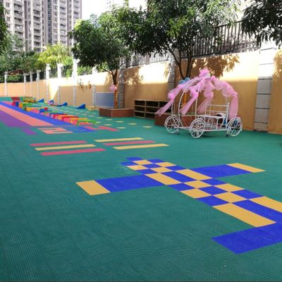 Bon prix 15 mm plancher en tuiles en PP à surface lisse pour les sols sportifs de haute performance en ligne