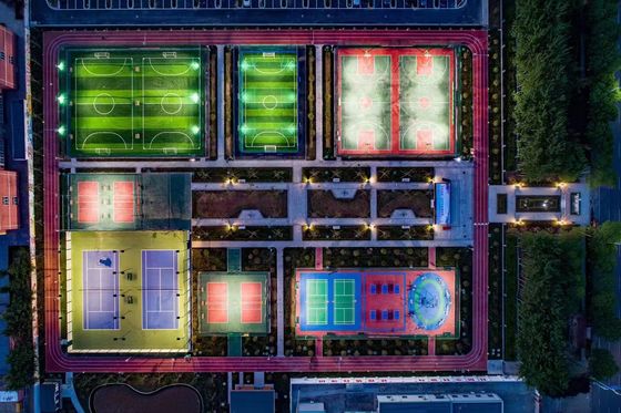 Bon prix Tracé de course à grande vitesse en caoutchouc lisse pour les installations sportives en ligne