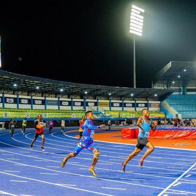 Bon prix Pleins écologiques versent la voie courante d'EPDM pour le stade sportif en ligne