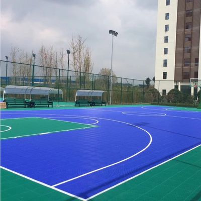 Bon prix Pp durables enclenchant le plancher de sports, tuiles résistantes de cour de sport en plein air d'éraflure en ligne