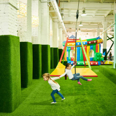 Bon prix Anti-vieillissement UV d'herbe artificielle de synthétique de couleur verte anti pour le jardin de cour en ligne