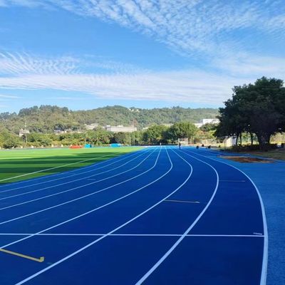 Bon prix IAAF a approuvé la voie courante en caoutchouc avec le procédé de protection de jet écologique en ligne