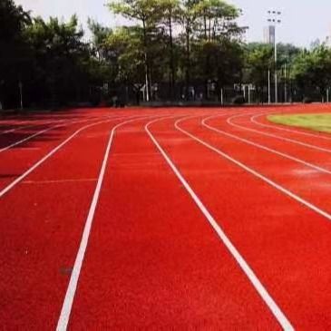 Bon prix Voies fonctionnantes sportives de granules en caoutchouc avec le procédé de protection respirable de jet en ligne