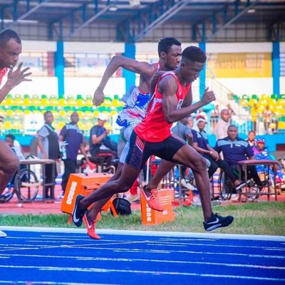 Bon prix Piste de course préfabriquée de 9 à 15 mm d'épaisseur, longue durée de vie et couleurs personnalisables en ligne