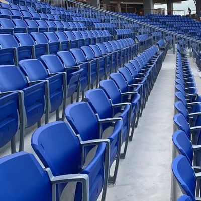 Sièges de stade en plastique HDPE avec caractéristiques anti-vieillissement et ignifuges pour chaises de stade