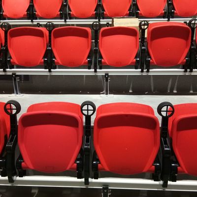 Astuce vers le haut des sièges fixes de sports de stade avec le matériel de HDPE de PE de bras