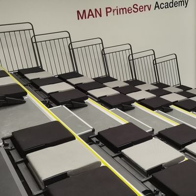 Bon prix Pliage arrière de grandins télescopiques escamotables de gymnase pour salle de concert en ligne