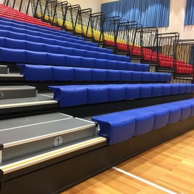 Front Mounted Retractable Bleacher Seating pour le stade de cinéma d'amphithéâtre