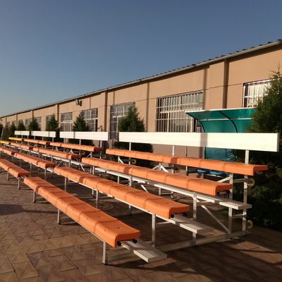 Bon prix Grandins extérieurs en métal de terrain de jeu en aluminium 4 rangées avec des sièges en ligne