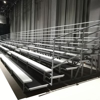 Bon prix Les grandins extérieurs en métal de gymnase, les grandins portatifs de gymnase démontent avec la barrière en ligne