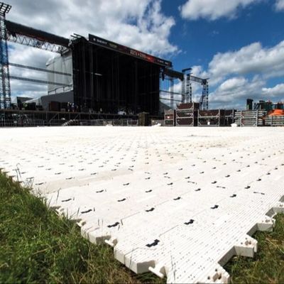 Bon prix Plancher portatif d'événement de polyéthylène haute densité pour l'OEM de stade en ligne