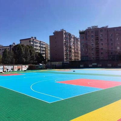 L'éraflure pp durables résistants couvre de tuiles des sports parquetant avec le matériel écologique de polypropylène