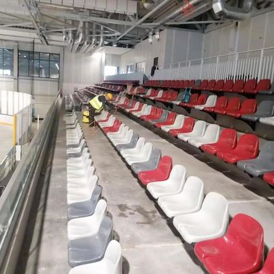 Bon prix Allocation des places en plastique de stade de couleurs personnalisables pour des tribunes du football en ligne