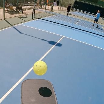 Bon prix Cour de Pickelball de fournisseur de plancher de sports parquetant le petit pain normal de cour de Pickleball de petit pain en ligne