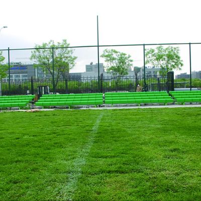 Bon prix Grandins extérieurs en métal de personnalisation de couleur 3 rangées avec des sièges pour le champ de formation de terrain de jeu en ligne