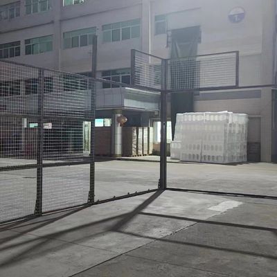 Cour de tennis de padel synthétique verte facile à installer avec une surface lisse