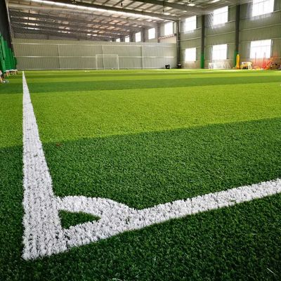 Bon prix Taille 25m x 4m Vert / personnalisé Herbe artificielle synthétique Performance optimale en ligne