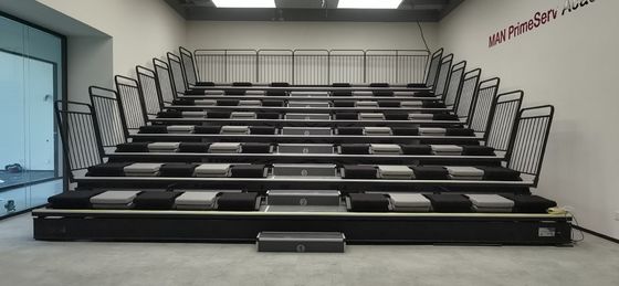 Bon prix 200 - 500 personnes Capacité sièges rétractables pour palettes résistants à la rouille et à la corrosion en ligne