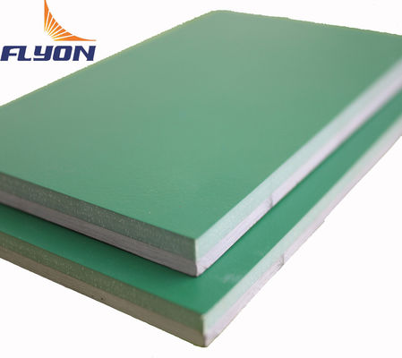 Bon prix Plancher de sport en PU de 20 kg/tambour avec 29% de valeur de rebond et 1000*1000 mm de taille en ligne