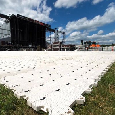 Bon prix Carreaux de plancher de sport en polypropylène à fort impact colorés pour les cours intérieures et extérieures en ligne