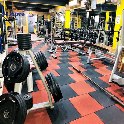 Bon prix Modèle gratuit Logo personnalisé Tapis de sol de gym avec durabilité et surface anti-usure en ligne