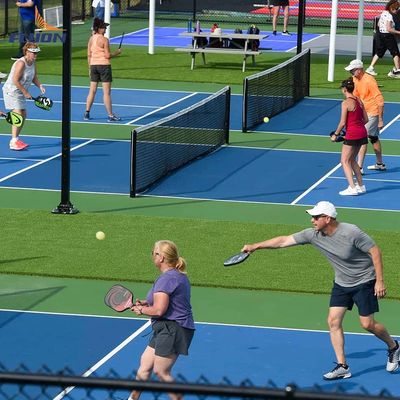 Un terrain de pickleball personnalisable avec 8 ans de protection UV