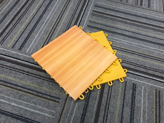 Bon prix Carreaux en bois de revêtement de sol de sport en polypropylène à fort impact pour cours intérieures et extérieures en ligne